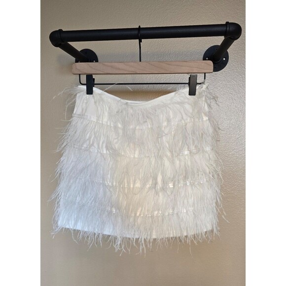 Lucy Paris white feathered mini skirt women's size small - Picture 1 of 6